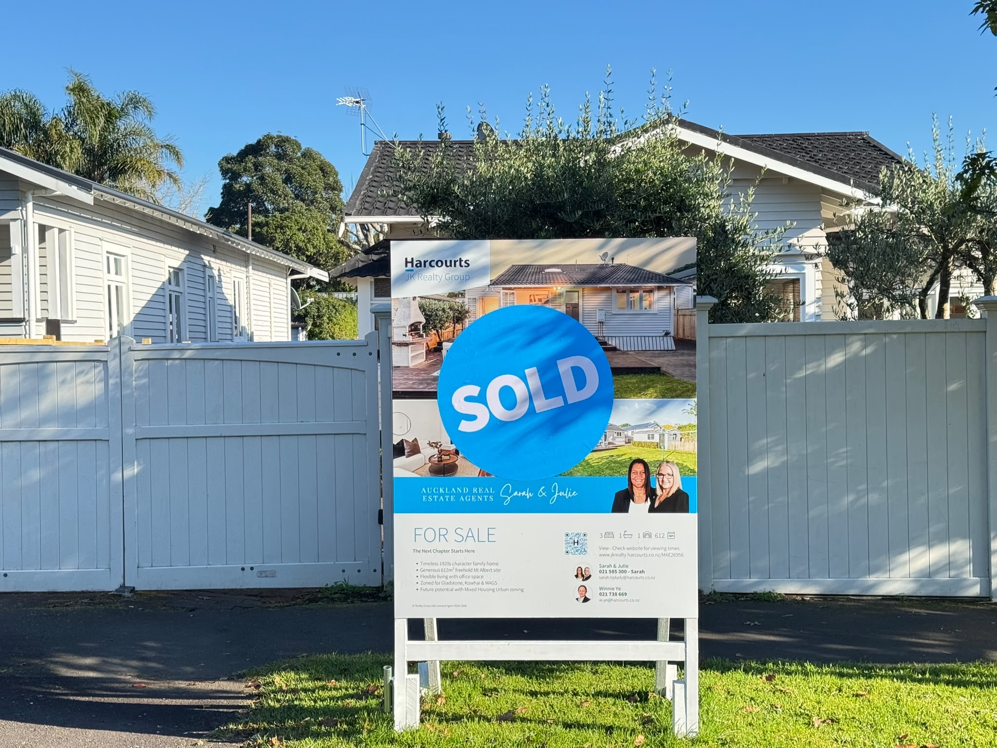 Harcourts sold sign for a deadline sale in Mount Albert, Auckland