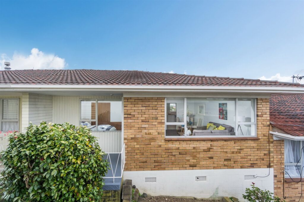 Onehunga real estate agent — recently sold by Sarah and Julie Harcourts, top Auckland real estate agents with a strong track record across Onehunga.