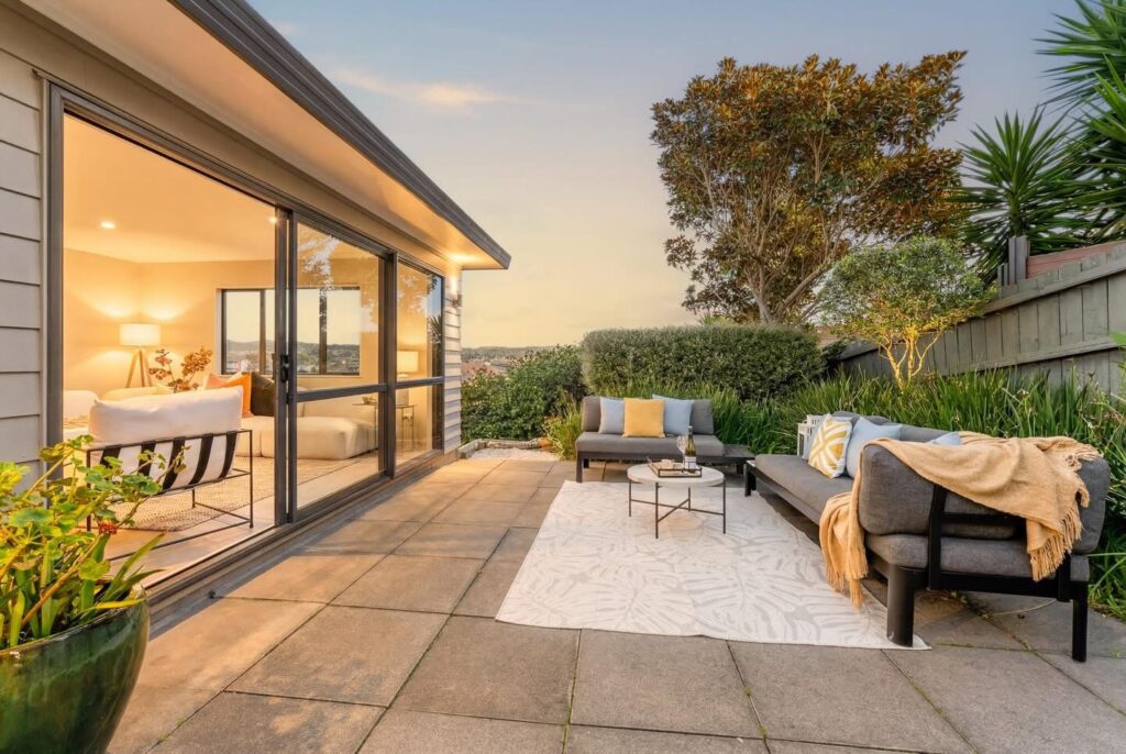 Sunnyvale real estate agent — another successful sale by Sarah and Julie Harcourts, top Auckland real estate agents known for results in Sunnyvale.